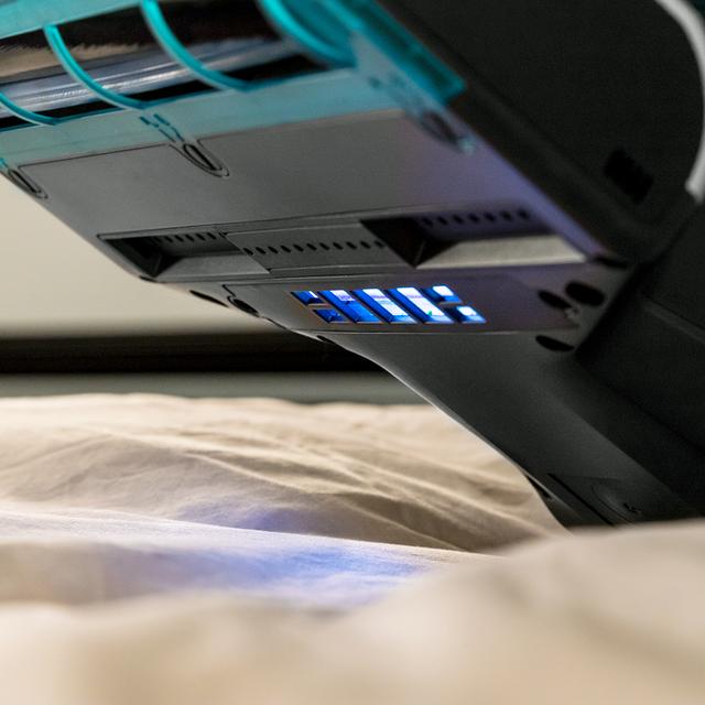 Conga 7000 Mattress Aspirador de colchones y tapicerías con 700 W de potencia y 12 kPa de poder de succión. Incluye luz ultravioleta UV-C que acaba hasta con el 99,9 % de los alérgenos.