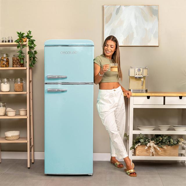 Bolero CoolMarket 2D Origin 215 Blue E Frigorífico Retro con capacidad de 215L, clase E, Luz interior, tirador cromado, bandejas cristal y control de temperatura.