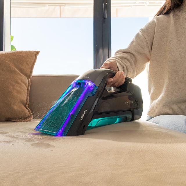 Conga Hand Carpet&Spot Clean 1500 Aspirador de tapicecerias de mano con depósito de agua limpia y agua sucia por separado, cepillo de cerdas para desincrustar la suciedad y 20 minutos de autonomía.