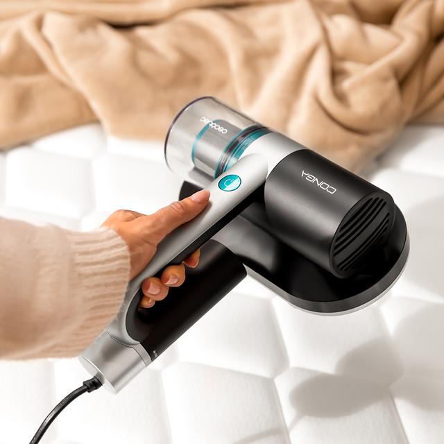 Conga RockStar 3000 Mattress Aspirador de colchones y tapicerías con 300 W de potencia y 10 kPa de poder de succión. Incluye luz ultravioleta UV-C que acaba con el 99,9 % de los alérgenos.