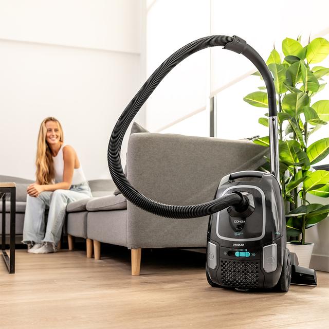 Conga Powerbag 4000 XL Aspirador con bolsa y cable de 890 W de potencia. Con bolsa. Máxima capacidad del depósito de hasta 4 L con filtrado de alta eficiencia y tubo telescópico metálico.