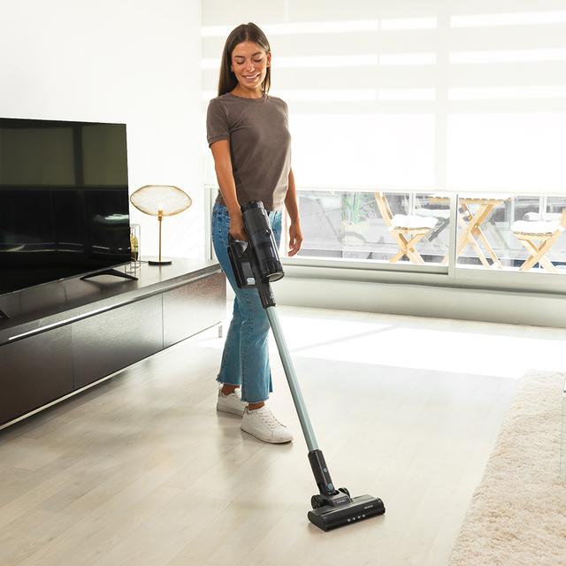Conga Rockstar 1500 Ray Free Aspirador escoba sin cables sin bolsa 3 en 1 con potencia 215 W. 12 kPa. 45 minutos de autonomía. Cepillo Mixto. Depósito de 500 ml. Ciclón paralelo.