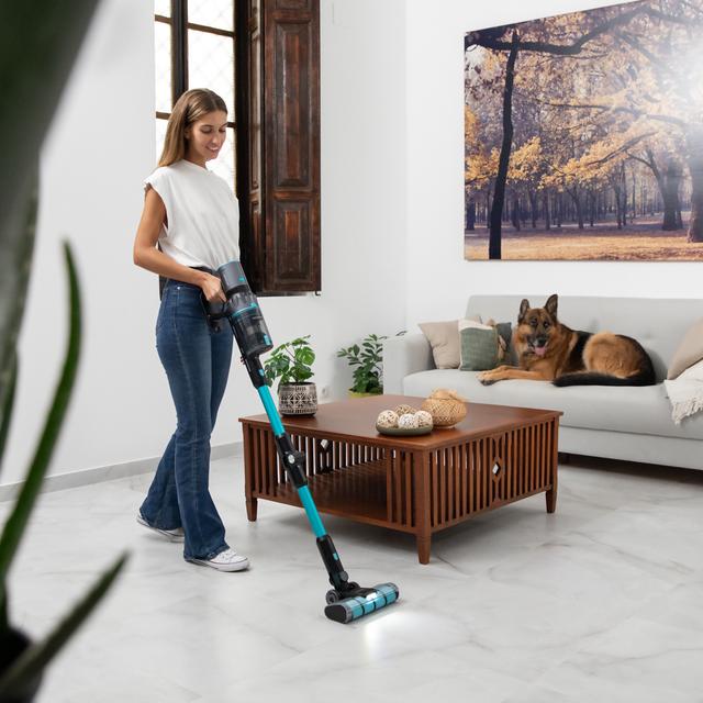 Conga Rockstar 2500 Thunder Flex Animal Aspirador escoba sin cables sin bolsa 3 en 1 con ciclón paralelo. Potencia de 400 W, 30 kPa y 122 aW. 65 minutos de autonomía.
