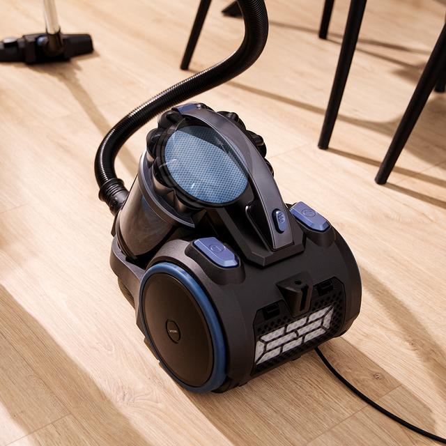 Conga Rockstar Multicyclonic XXL Aspirador sin bolsa de trineo de 800 W. Multiciclónico sin bolsas. Máxima capacidad del depósito de hasta 4 L con filtrado de alta eficiencia y tubo telescópico metálico.