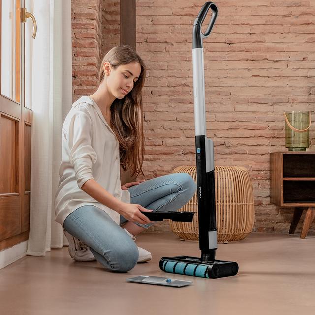 FreeGo Wash Fregona eléctrica sin cables de 40W. Con hasta 30 minutos de autonomía. Rodillo absorbente Wet Jalisco.